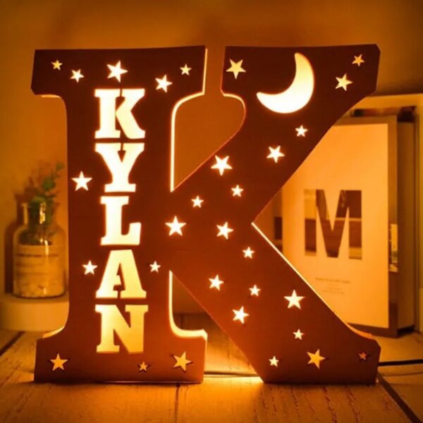 Applique murale LED en bois 24 lettres avec noms et étoiles