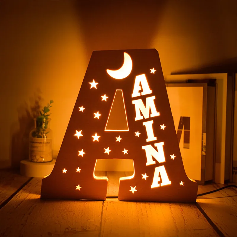 Applique murale LED en bois 24 lettres avec noms et étoiles