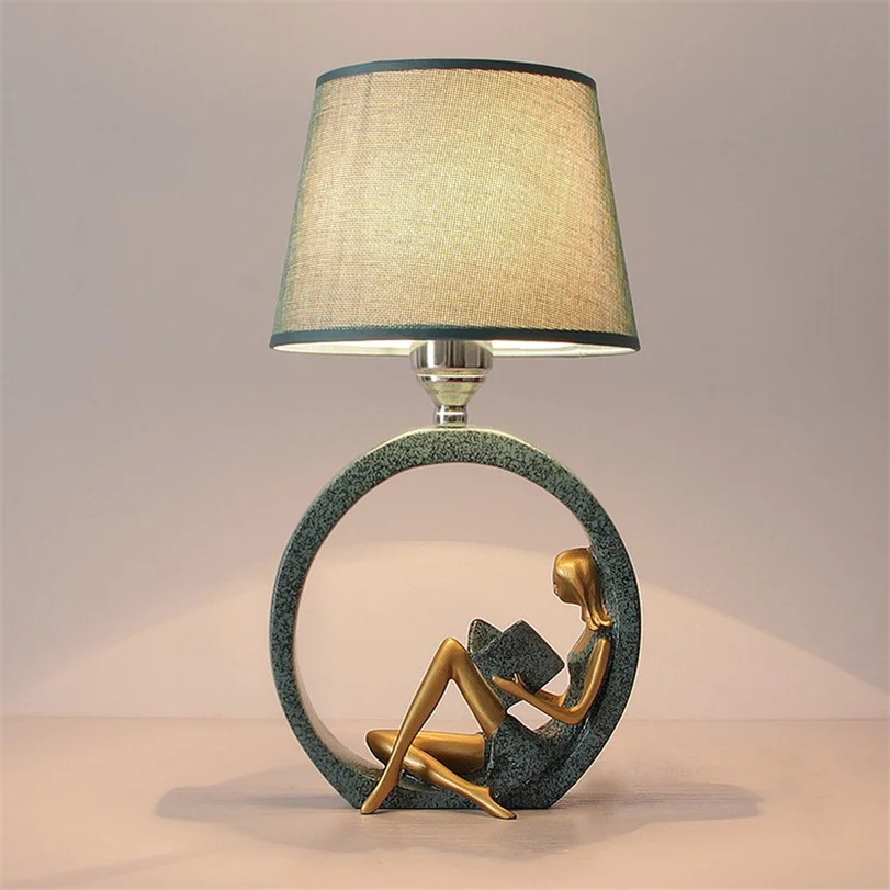 15310-11b58a.jpg Lampe de chevet au design moderne et simpliste