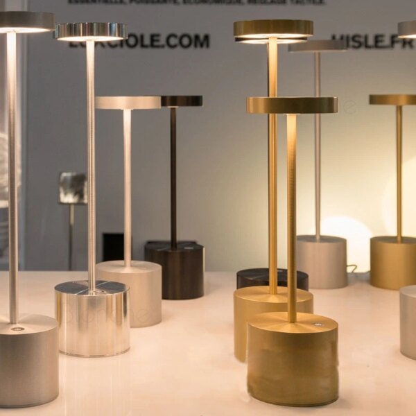 15808-d7ddf9.jpg Lampe de Table Led industrielle moderne