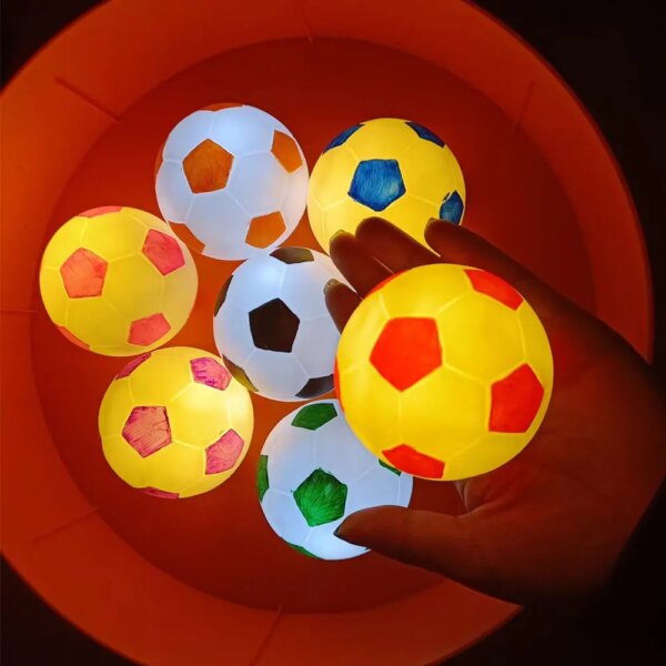 16465-341af5.jpg lampe 3d représentant la lune et le Football, avec support