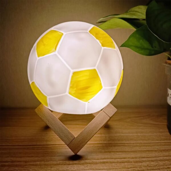 16465-d1d4eb.jpg lampe 3d représentant la lune et le Football, avec support
