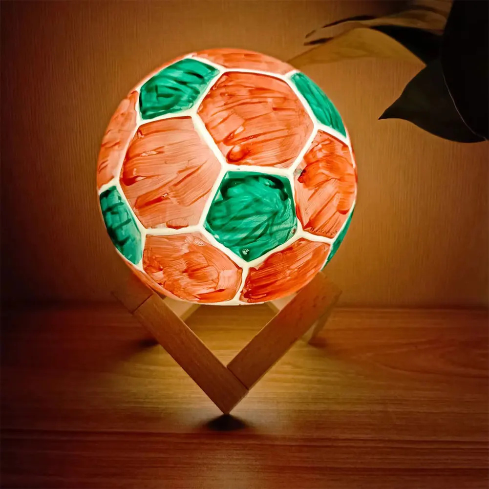 Lampe représentant veilleuse adulte — lampe 3d représentant la lune et le Football, avec support | belleveilleuse.fr